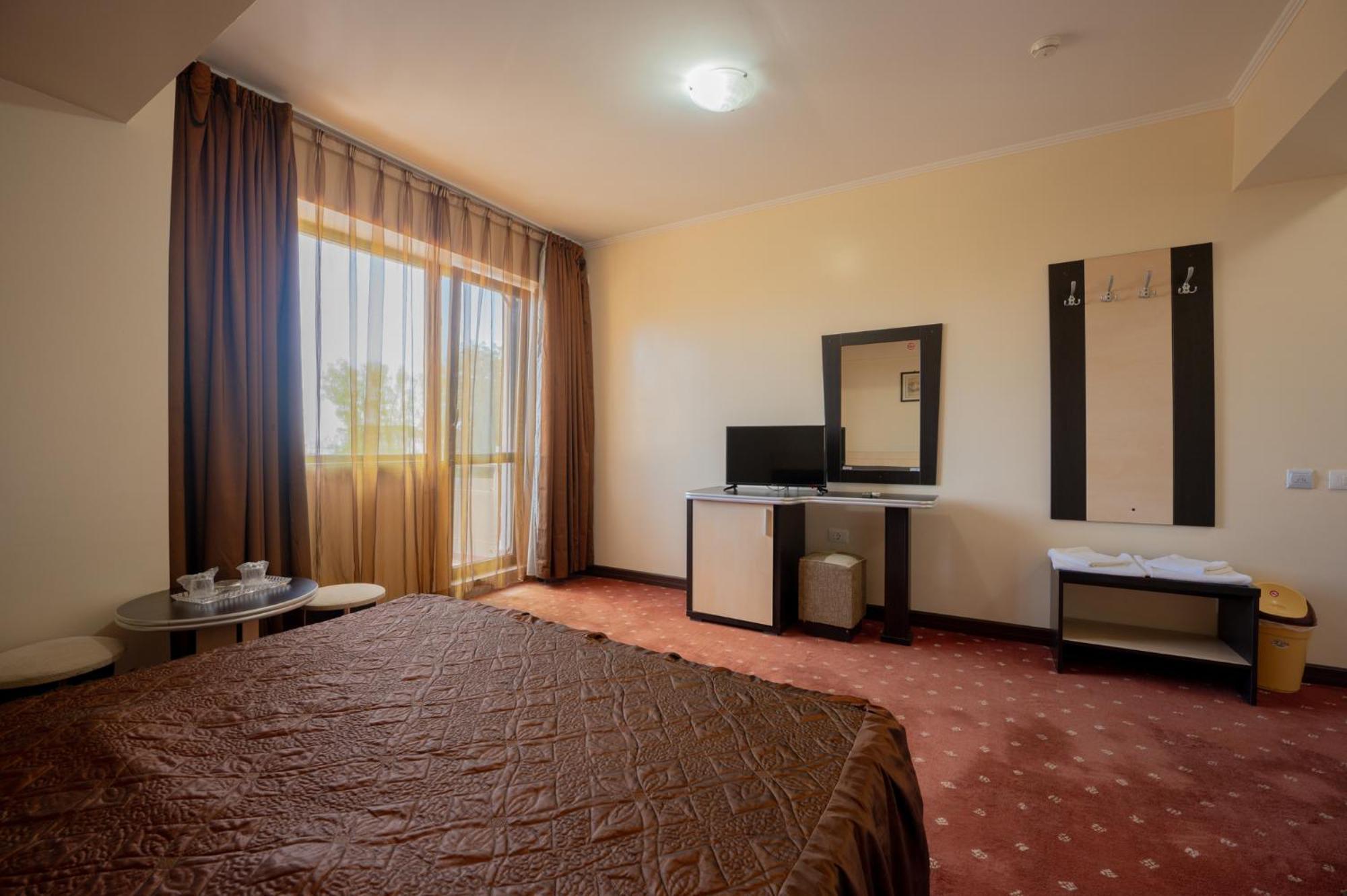 Hotel Coral Eforie Bagian luar foto